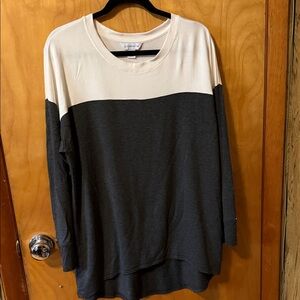 Liz Claiborne Black and Cream Long Sleeve Top